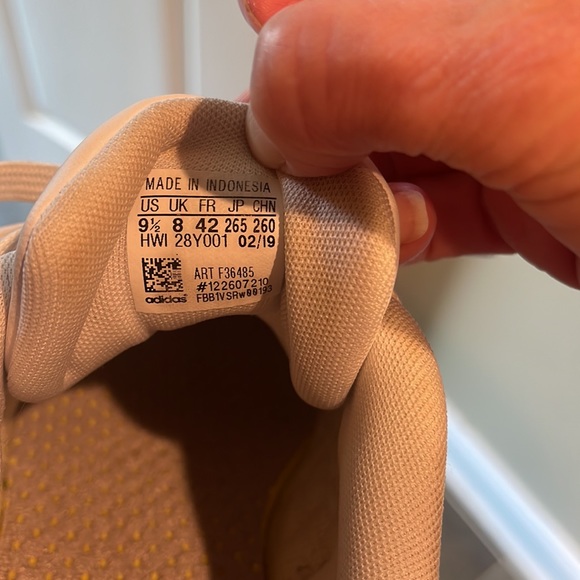 Adidas tennis shoes - Picture 5 of 5